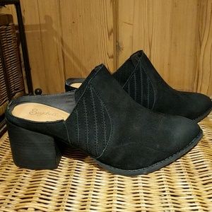 NWOT Seychelles Dialogue Mules